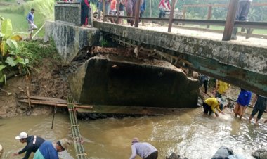 "Ironi Infrastruktur: Jembatan Ambruk, Warga Padaherang Harus Gotong Royong Sendiri”