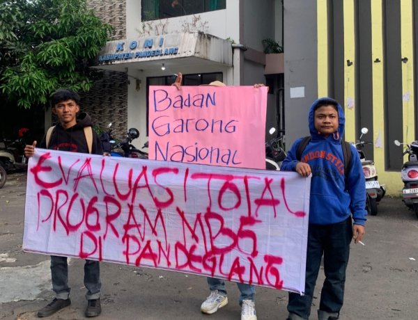 Tercium Aroma KKN dan Manipulasi Perijinan, Akrivis Demo Kantor Bupati Pandeglang Tuntut Satgas MBG dan BGN Audit & Evaluasi SPPG di Pandeglang