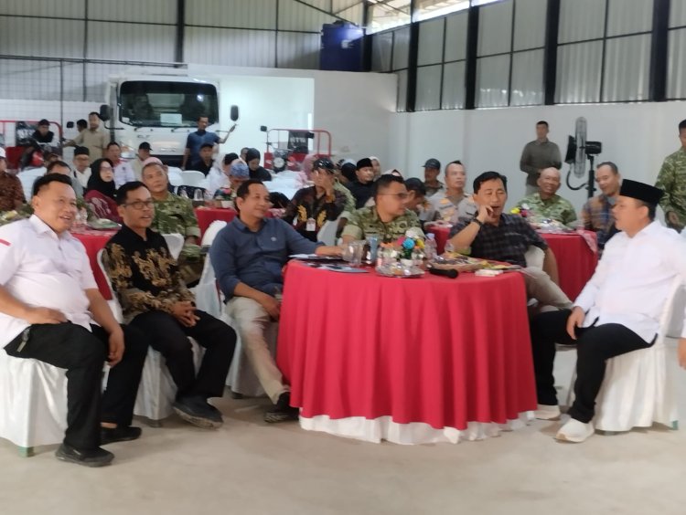 Hadiri Vidcon Peresmian 1.061 Gerai KDKMP, Dandim 0601/Pandeglang Bersama Forkopimda Dengarkan Arahan Presiden Prabowo, di Gedung KDMP Kartasana Pagelaran