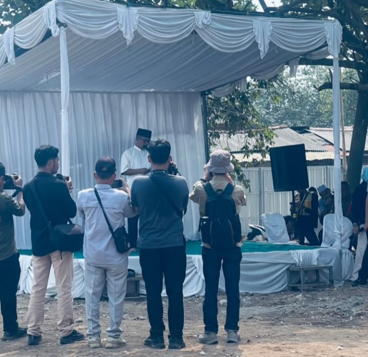 Gubernur banten Andra Soni Letakkan Batu Pertama Penataan Kawasan Wisata Religi Makom Syekh Asnawi Caringin.